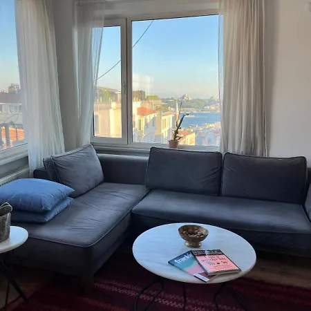 A Cozy With A Panoramic View *